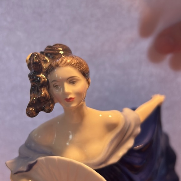 Royal Doulton Elaine Figurine - Picture 2 of 8